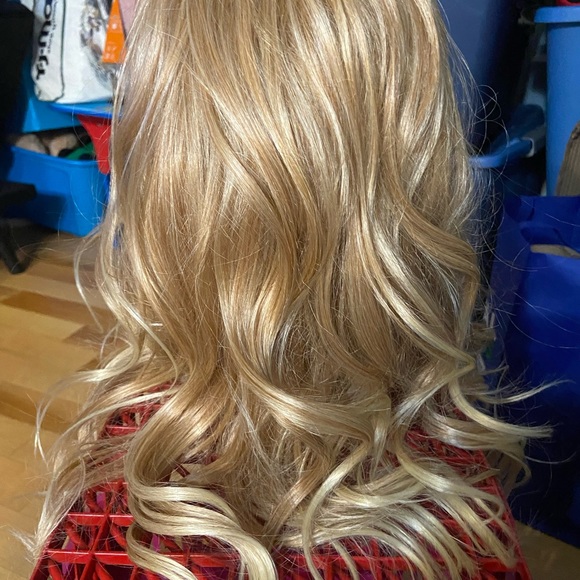 Wig - Picture 9 of 9